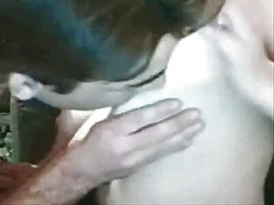 Blonde PAWG Kelsi Monroe wordt in de kont geneukt lesbische massage film